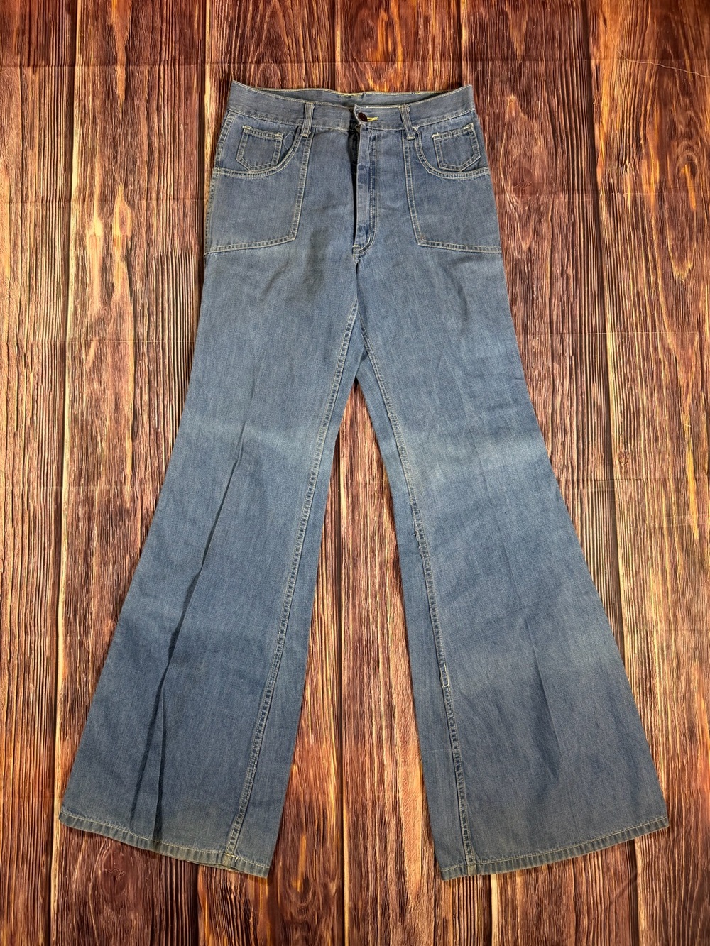 70s Faded Glory light wash bell bottom w/ white stitching jeans size 32/11